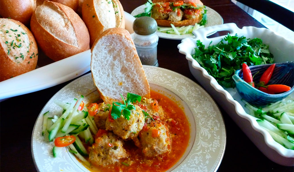 Bánh mì xíu mại Hoàng Diệu, lỡ ăn sẽ ghiền