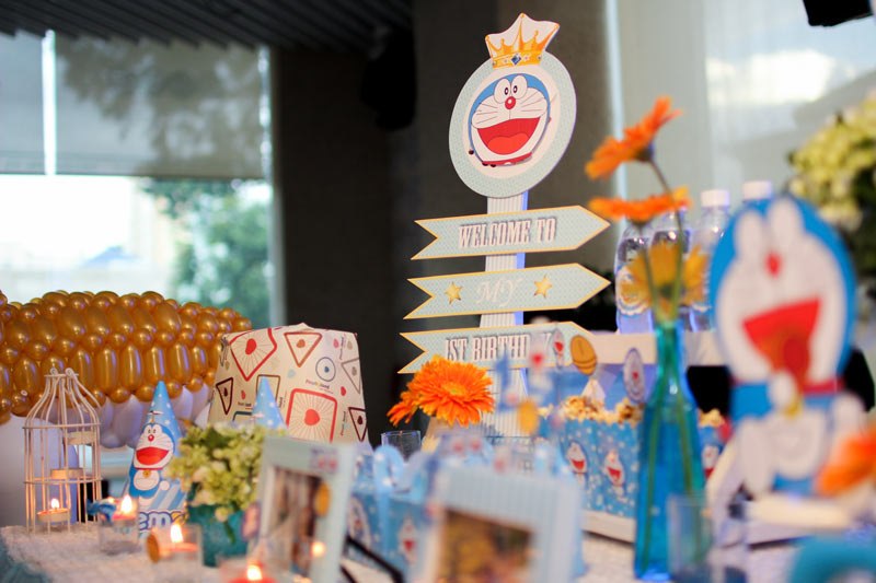 Chú hề kute cùng những chiếc bong bóng màu sắc