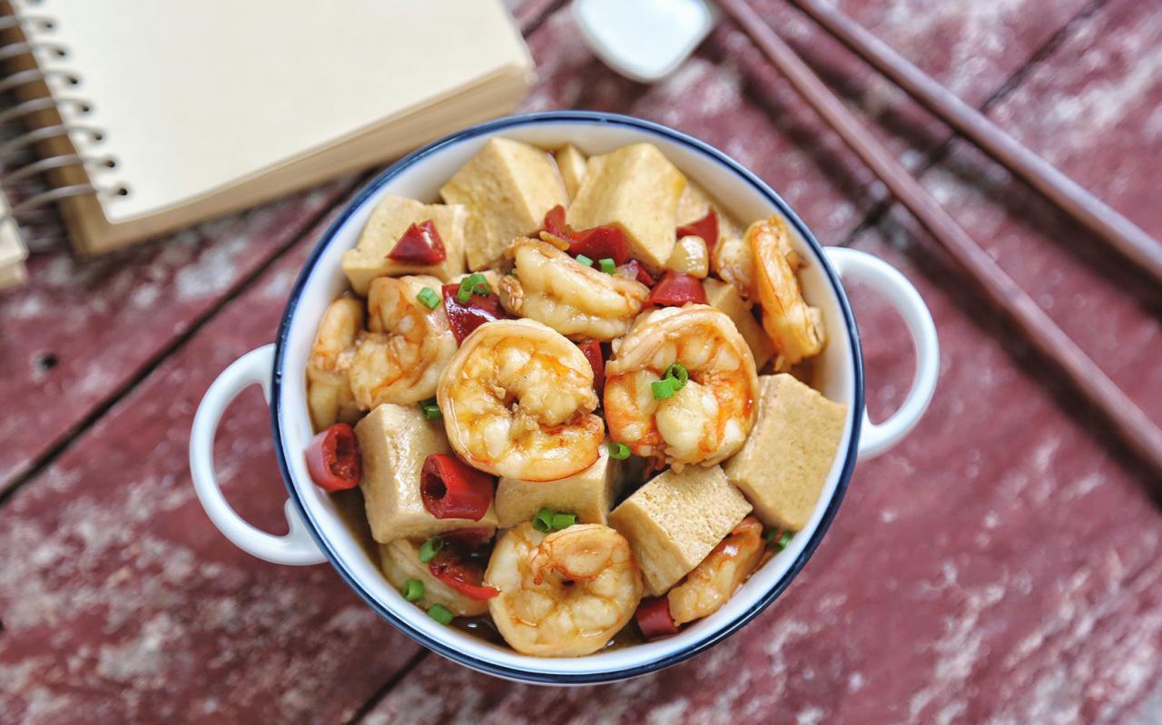 Bữa cơm thêm ngon miệng với đậu phụ rim tôm.