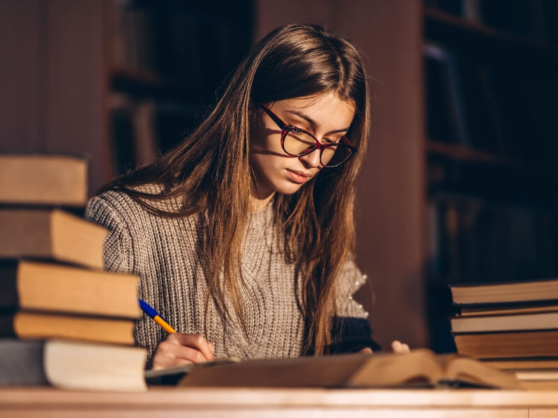 den-ban-rang-dong-giup-nang-cao-kha-nang-tap-trung-hieu-qua Đèn bàn Rạng Đông giúp nâng cao khả năng tập trung hiệu quả