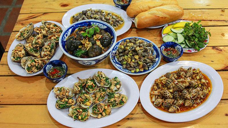 Quán ốc ngon Đà Nẵng lại mang hương vị đậm đà của Hà Thành.