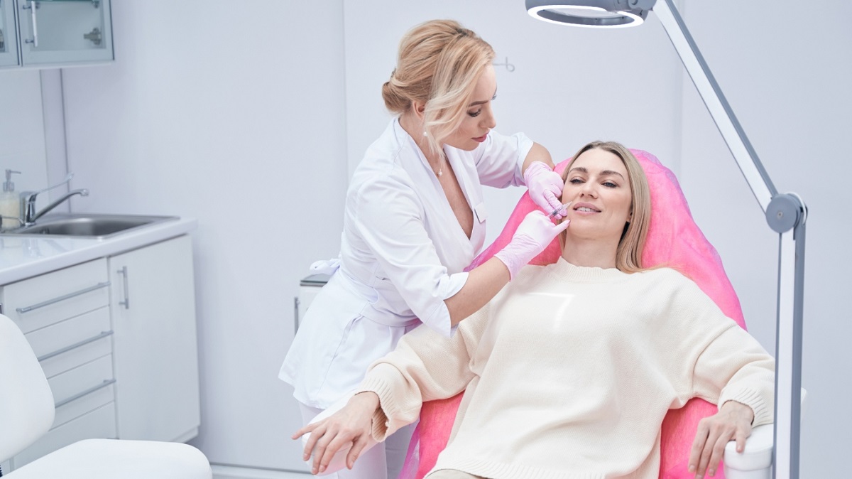 nen-su-dung-filler-de-xoa-nhan-cuoi-hay-khong