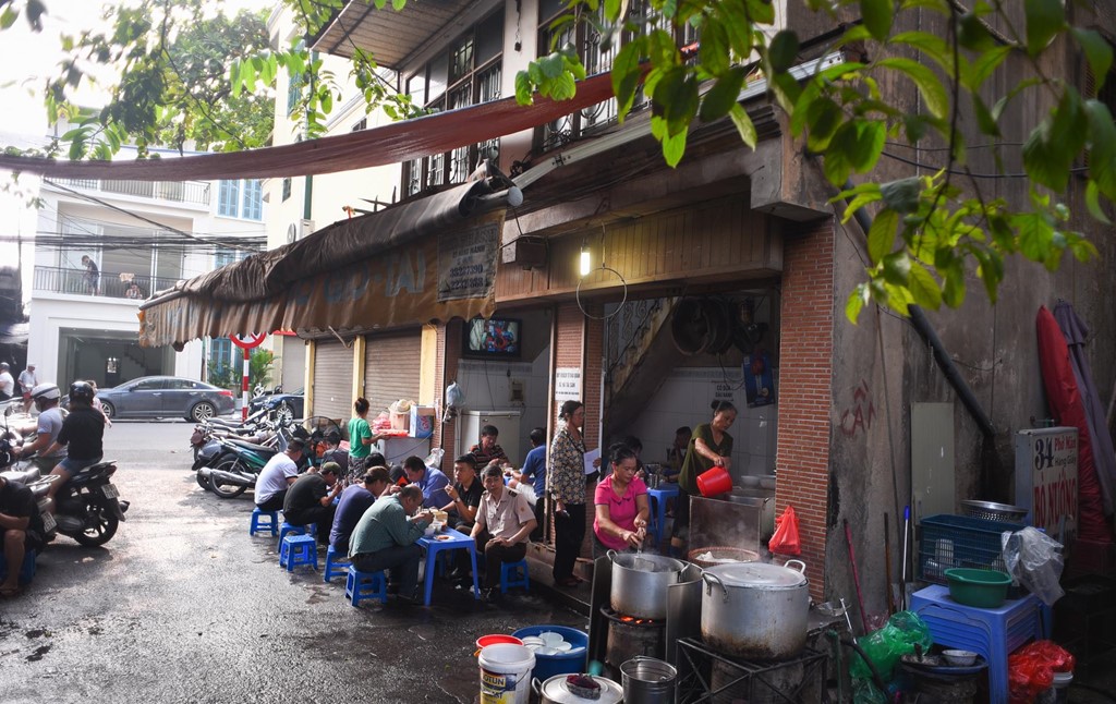 Phở mặn Gầm Cầu càng ăn càng mặn