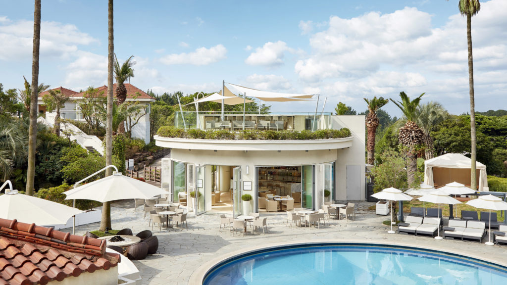 shilla-jeju The shilla Jeju, có hồ bơi tiện nghi.