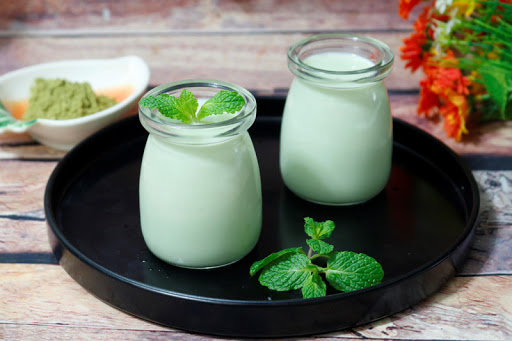 top-cach-lam-sua-chua-ngon-8-1 Sữa chua trà xanh gồm 6 bước khá đơn giản.